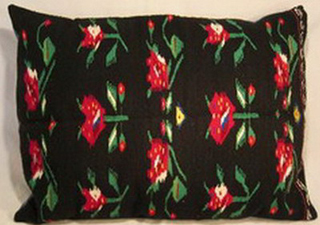 coussin kilim ancien tablier laine tisse main  decor floral  bulgarie